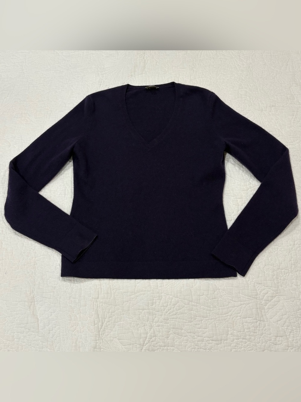 Ann Taylor Women’s 100% Cashmere Sweater Size XS Petite Plum Purple V-neck Soft